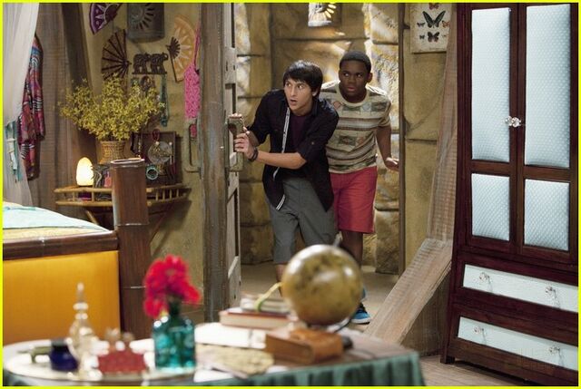 File:Mitchel-musso-brakayla-kings-04.jpg