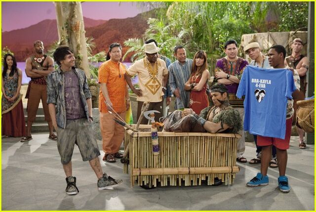 File:Mitchel-musso-brakayla-kings-15.jpg