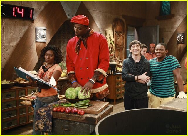 File:Dwight-howard-pair-kings-chef-11.jpg