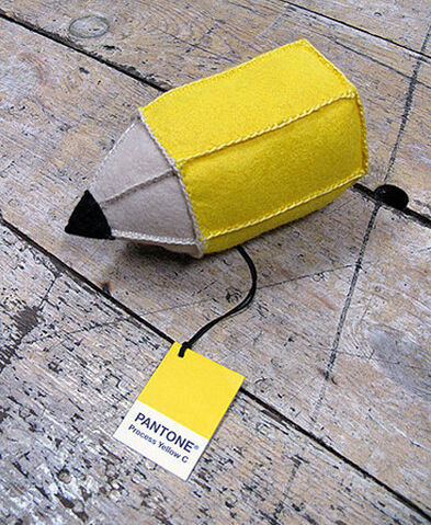 File:Giallo pantone.jpg