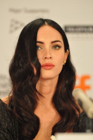 File:Megan-fox-long-sexy-hairstyle-sept-09-680x1024.jpg