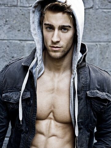 File:Luke-Guldan-male-models-17953922-584-775 large.jpg