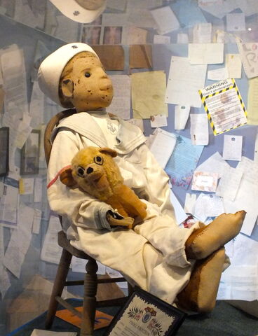 File:Robert The Doll (5999680656).jpg