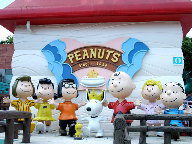 File:HongKongSnoopysWorld.jpg