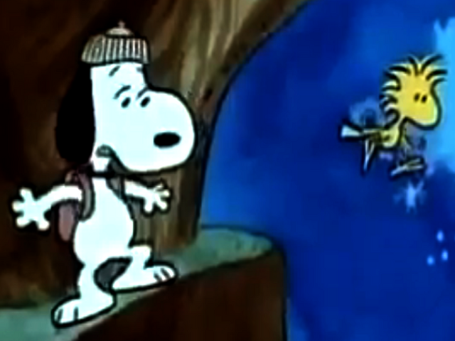File:SnoopyEscalandoMontanha.png