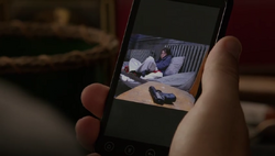1x05 - Photo Sam.png