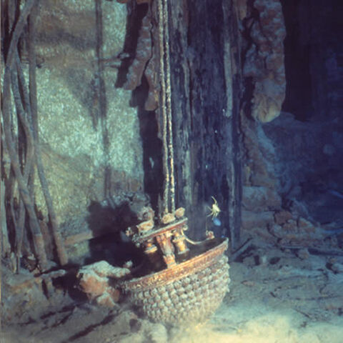 Archivo:Titanic lamapara.jpg