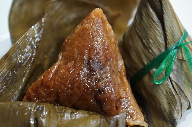File:Bak chang Chinese dumpling.jpg