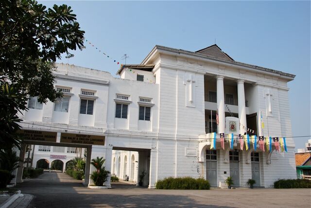 File:Convent Light Street, George Town, Penang-0.jpg