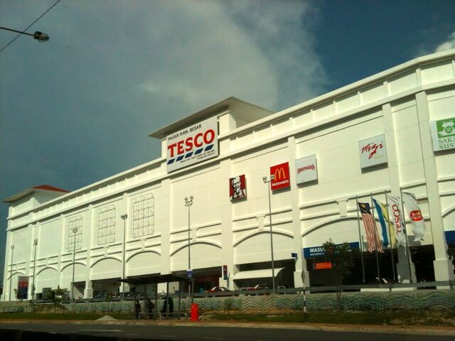 File:Tesco Tanjung Tokong, George Town, Penang.jpg