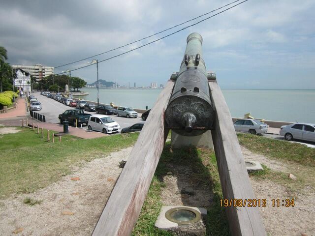 File:Seri Rambai cannon, Fort Cornwallis, George Town, Penang.jpg