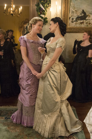 File:Mina&VanessaBFF's.jpg