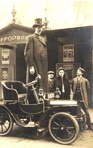 Файл:Fyodor-Mahnov-the-tallest-person-on-the-Earth-2.jpg