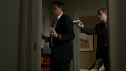 1x08 - Heinlein amenaza.png