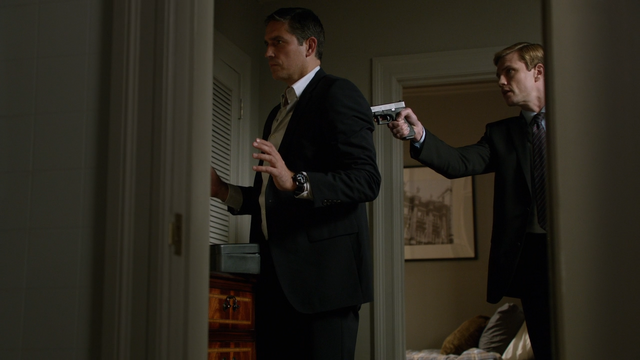 Archivo:1x08 - Heinlein amenaza.png