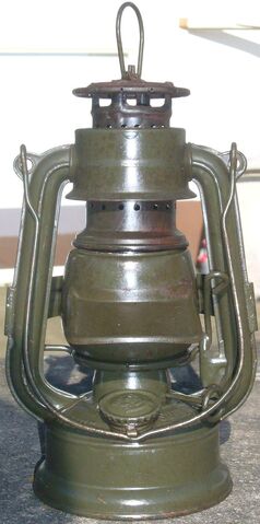 Datei:Feuerhand 175-F-tarn-front.jpg