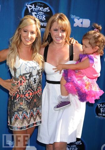 File:Ashleywithjennifer&herdaughter.jpg