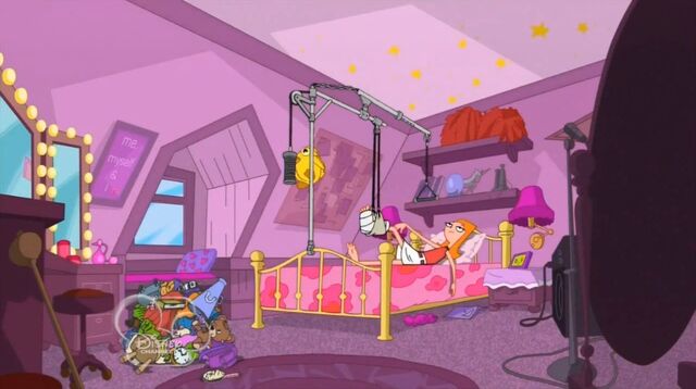 File:Candace throws Ducky Momo.jpg