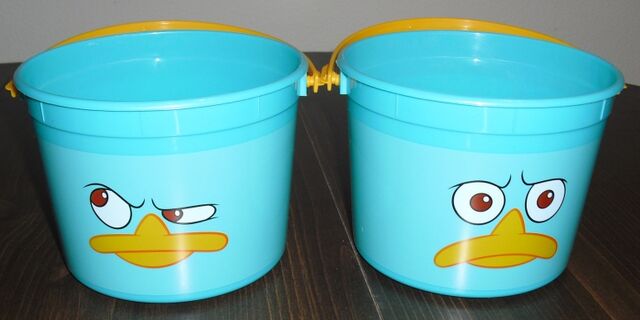 File:DesignWare 2012 Perry Faces Plastic Pails.jpg