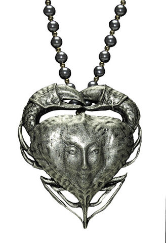 File:Tia Dalma-Necklace.jpg