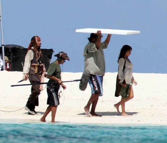 File:JackMarooningAngelicaOnSet.jpg