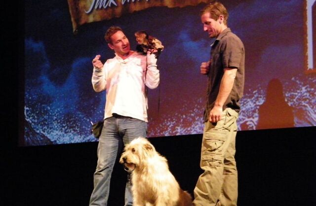 File:PiratesMarathon2011MonkeyandDog.jpg