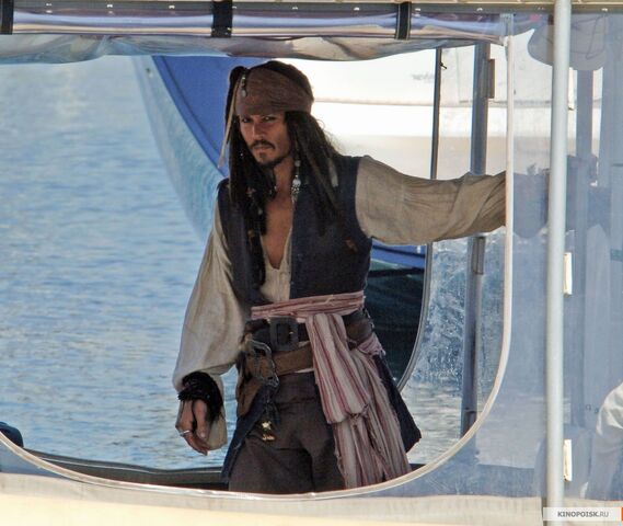File:Pirates3CaptainJackComingOnSet.jpg