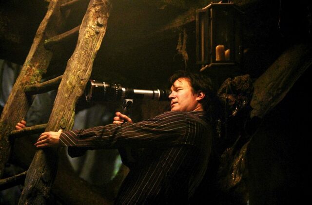 File:GoreBelowDeckOnSet.jpg