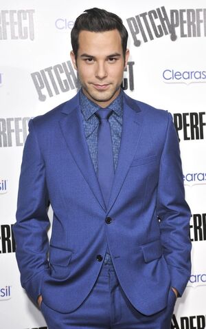 File:Skylar-astin-la-premiere-pitch-perfect-02.jpg