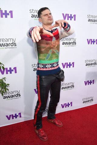 File:Flula Streamys.jpg