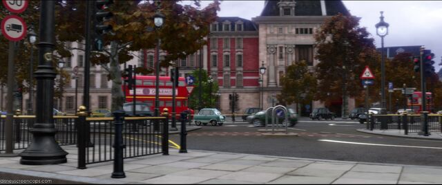 File:Cars2-disneyscreencaps.com-9920.jpg