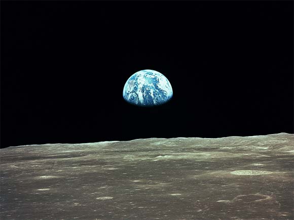 File:Earth-from-moon.jpg