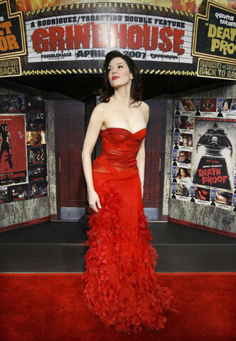 File:Rose at premiere.jpg