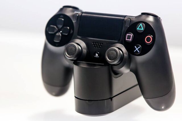 File:Playstation4Controllercharger.jpg