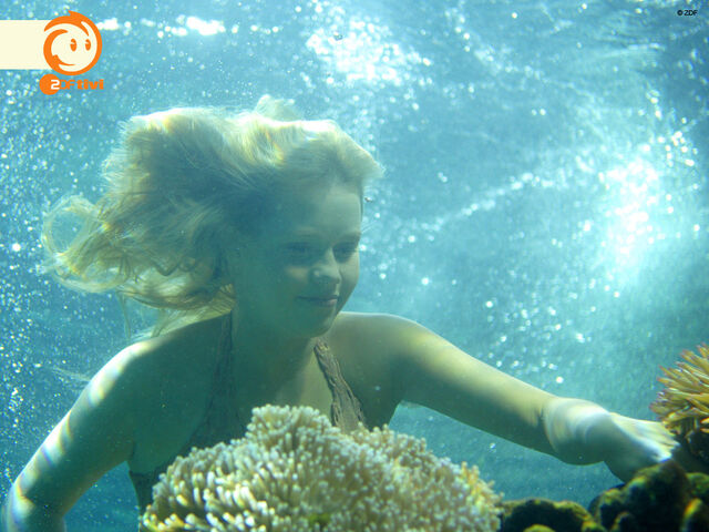 Datei:Emma-h2o-just-add-water-9321176-1024-768.jpg