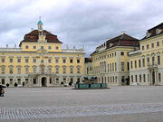300px-SchlossLudwigsburgInnenhof