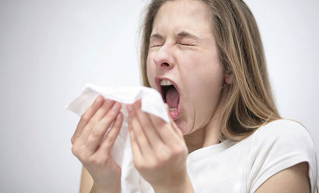 File:Someone Sneezing.jpg