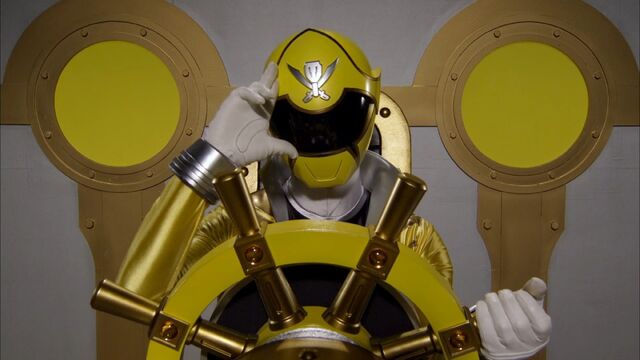 File:Gokaiger Yellow cockpit.jpg