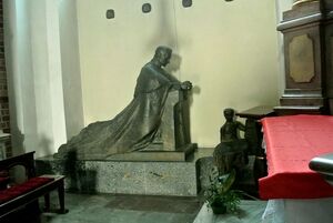 Kaplica-św.-Franciszka-Ksawerego-pomnik-A-Hlonda-Kopia.jpg