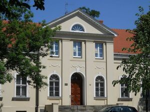 Dom-zakonny-Franciszkanek.jpg