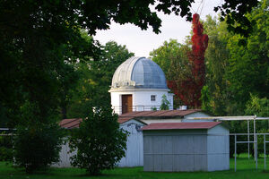 Jedna z kopuł obserwatorium.jpg
