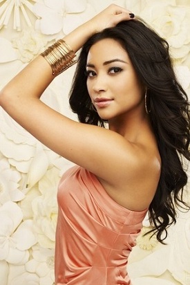 Plik:Emily Fields.jpg