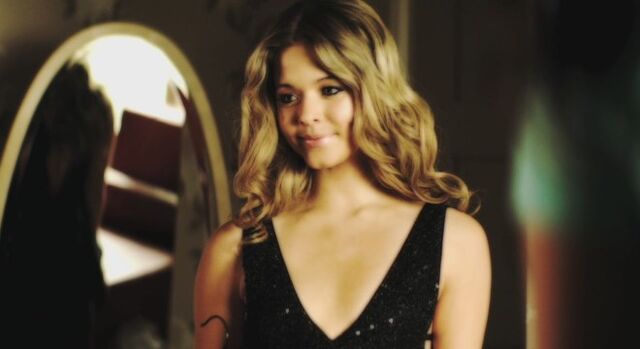 Plik:AlisonDiLaurentis04.jpg