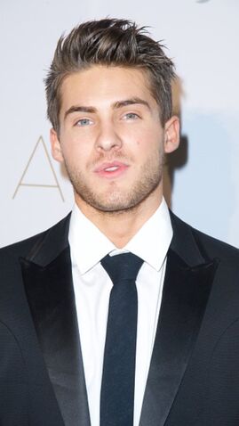 Archivo:Cody Christian.jpg