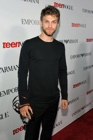 Archivo:Keegan-allen-teen-vogue-young-hollywood-party.jpg