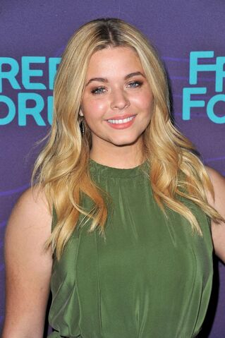 Archivo:Sasha-Pieterse--2016-Winter-TCA-Tour-in-Pasadena-.jpg