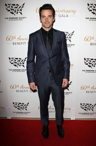 Archivo:Humane-society-awards-ian-harding.jpg