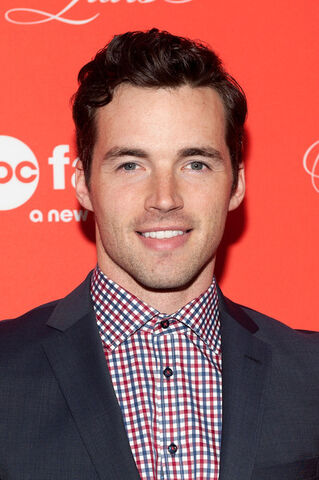 Archivo:Ian+Harding+Pretty.jpg