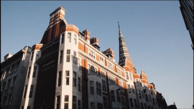 File:Lesters Apartment (Exterior).jpg