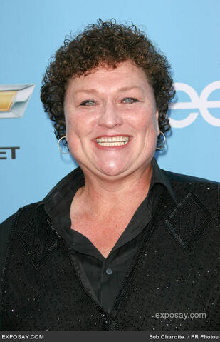 File:Dot-marie-jones-glee-season-hollywood-1pWnY0.jpg